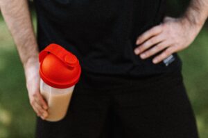 cómo tomar una malteada de proteína